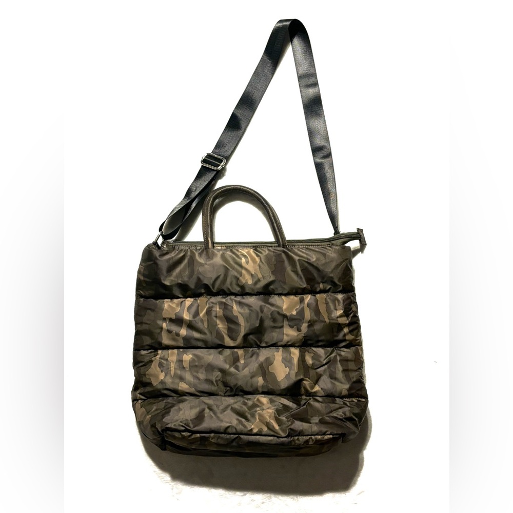 Camo-Carrier Puffer Bag